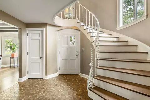 Entry Way - 808 4th St SW, Austin, MN 55912 photo 5 of 9