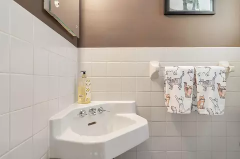Bath - 808 4th St SW, Austin, MN 55912 photo 3 of 4