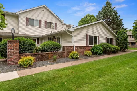 7568 15th Street Ln N, Oakdale, MN 55128