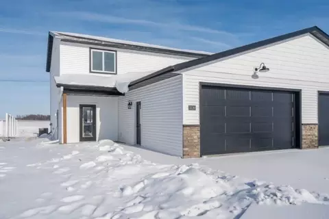 3120 Scotch Ln, Mankato, MN 56001