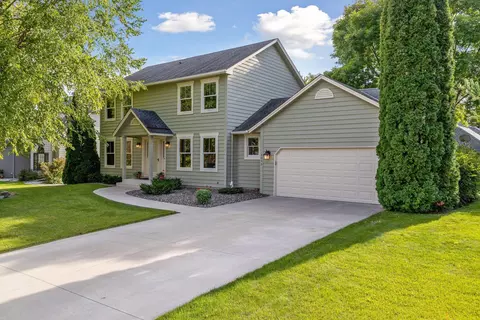 6095 Zinnia Ln N, Plymouth, MN 55446