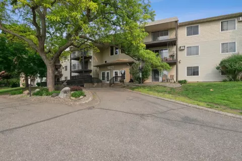 10211 Cedar Lake Rd #104, Minnetonka, MN 55305