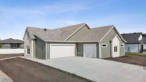 4295 Bristlecone Loop S, Fargo, ND 58104 photo 2