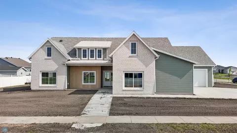 4295 Bristlecone Loop S, Fargo, ND 58104