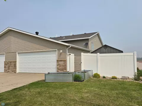 1918 41st Ave S, Moorhead, MN 56560