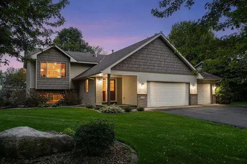 11029 Shoreline Ct, Chisago City, MN 55013