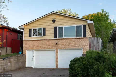 1652 Pacific St, Saint Paul, MN 55106
