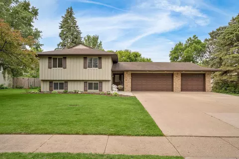10789 105th Ave N, Maple Grove, MN 55369