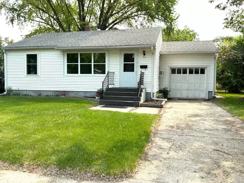 912 Arnold Ave N, Thief River Falls, MN 56701