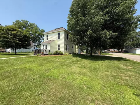 300 Ellington St, West Concord, MN 55985