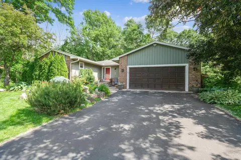 8665 Black Maple Dr, Eden Prairie, MN 55344