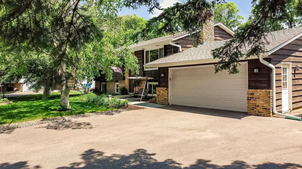 Exterior - 13105 E Manor Blvd, Burnsville, MN 55337 photo 3 of 10