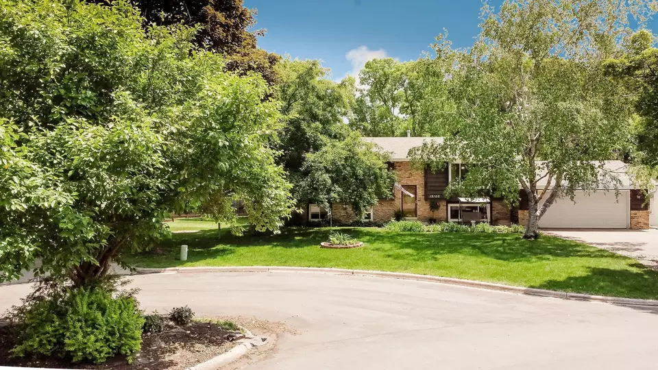 Exterior - 13105 E Manor Blvd, Burnsville, MN 55337 photo 10 of 10