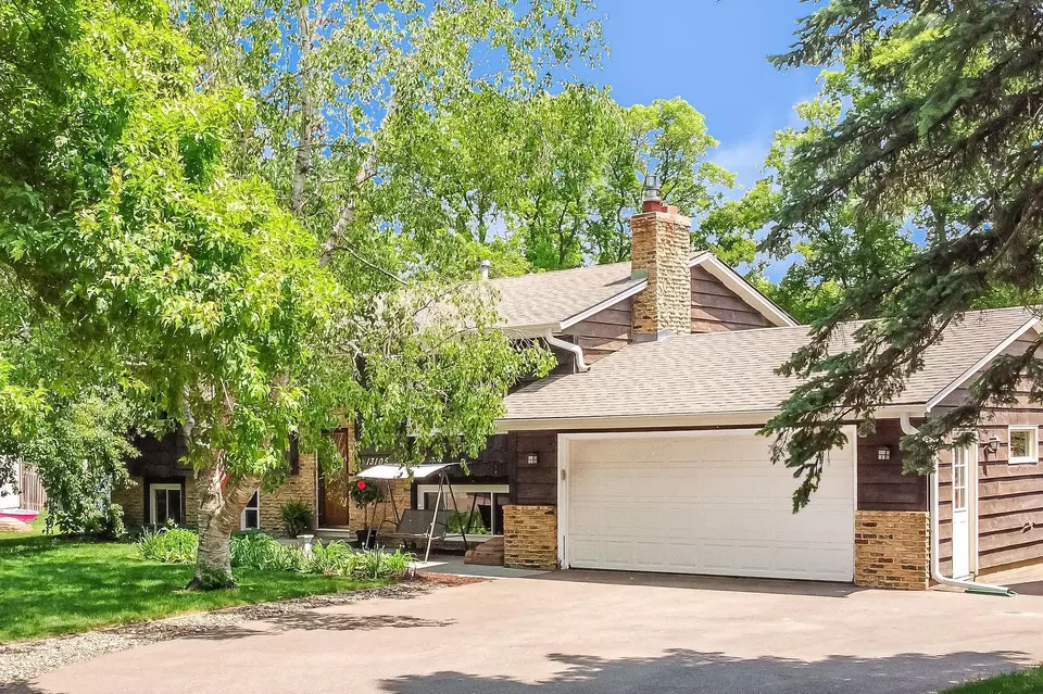 Exterior - 13105 E Manor Blvd, Burnsville, MN 55337 photo 9 of 10