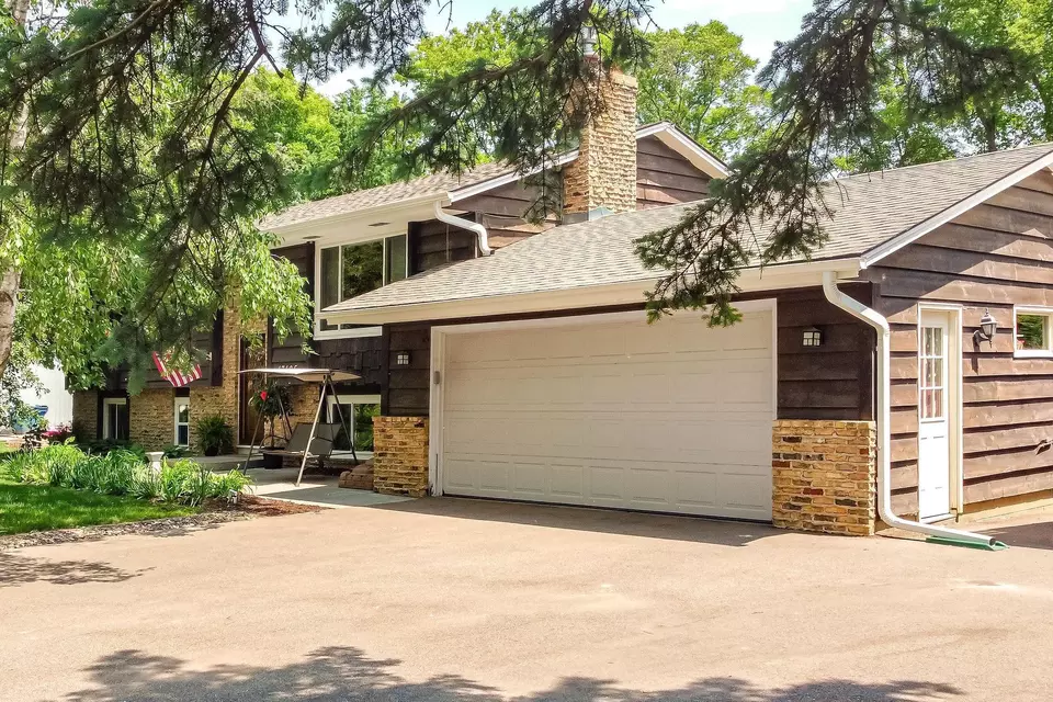 Exterior - 13105 E Manor Blvd, Burnsville, MN 55337 photo 2 of 10