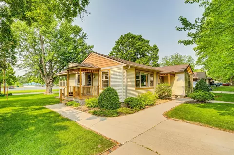 7 Park Dr, Northfield, MN 55057