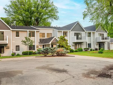 4010 E 52nd St #204, Minneapolis, MN 55417