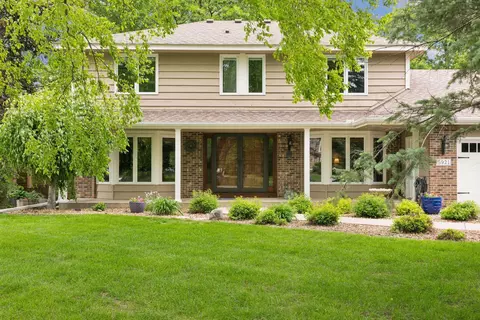 5921 Creek Pt, Minnetonka, MN 55345