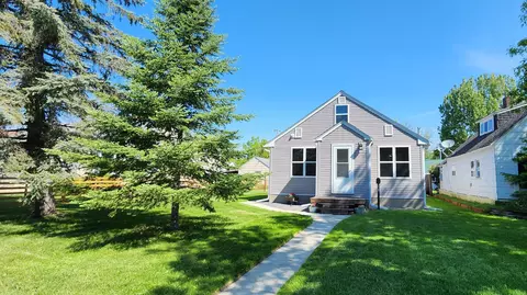 908 11th St, International Falls, MN 56649