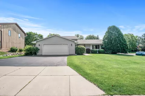 1902 Duck Pond Dr, West Saint Paul, MN 55118