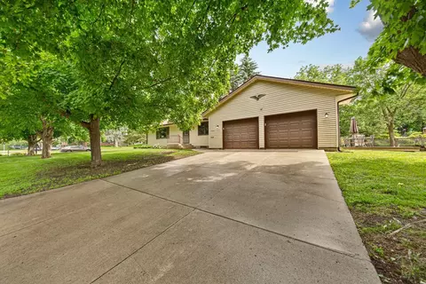 1024 4th Ave SE, Waseca, MN 56093