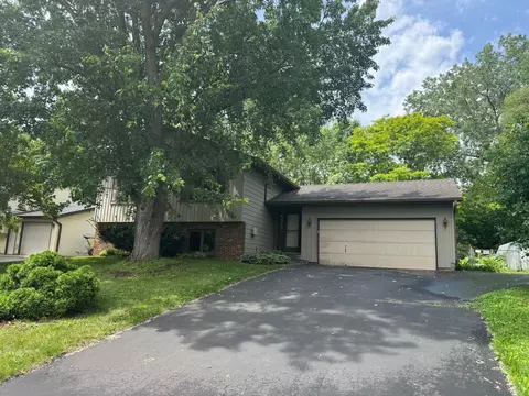 2541 Stark St, Little Canada, MN 55117