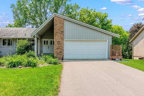 10237 Tarn Cir, Eden Prairie, MN 55347