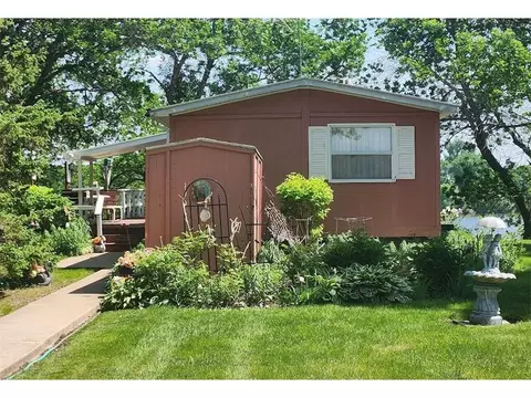 274 N Shore Dr, Windom, MN 56101