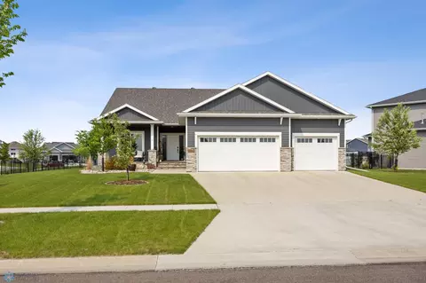 2781 Golden Ln S, Fargo, ND 58104