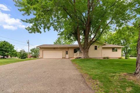 419 2nd Ave SW, Melrose, MN 56352