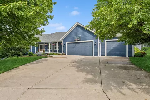 15285 Timber Ridge Dr, Burnsville, MN 55306