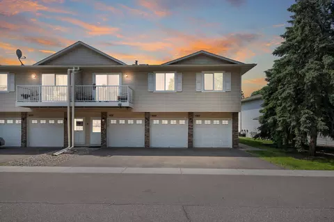 1029 Pond View Ct, Vadnais Heights, MN 55127