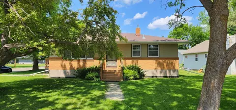 910 13th St, International Falls, MN 56649