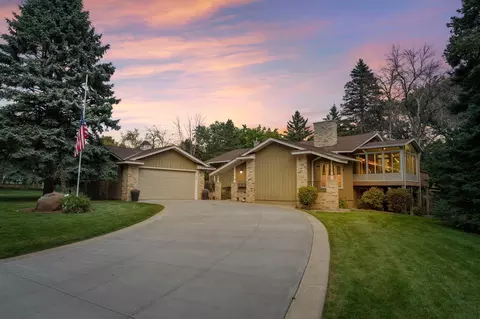 5 Five Oaks Ln, Birchwood Village, MN 55110