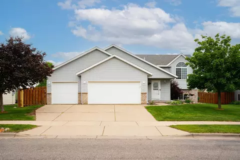 1094 Voyageur St, Saint Cloud, MN 56303