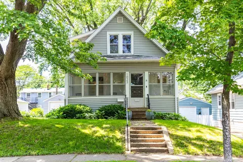 1023 Avon St N, Saint Paul, MN 55103