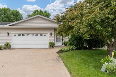 623 E Rolling Hills Dr, Le Center, MN 56057