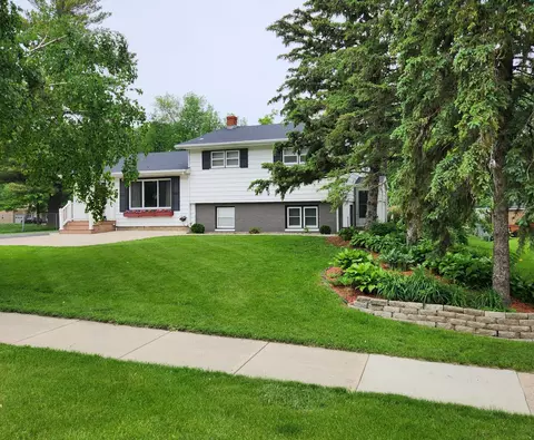 704 19th Ave SW, Willmar, MN 56201