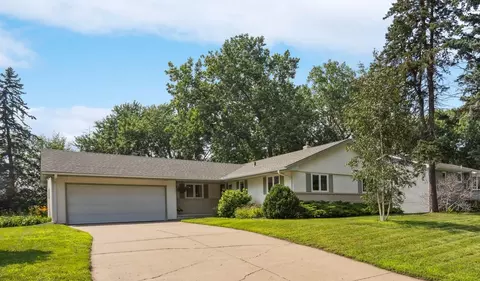 2193 Bossard Dr, Roseville, MN 55113