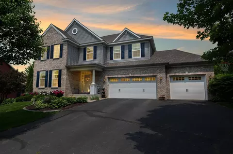 8607 Portage Ln E, Shakopee, MN 55379