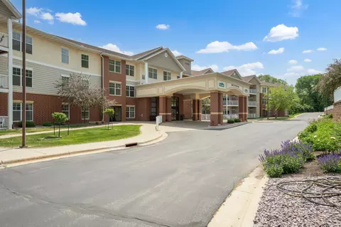 1880 3rd Ave NW #202, Rochester, MN 55901