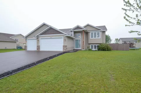 1046 Roosevelt St S, Cambridge, MN 55008
