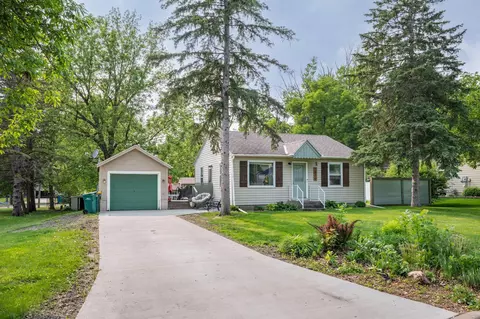 2020 7th St SW, Willmar, MN 56201