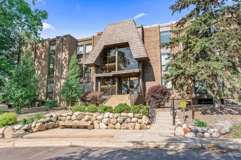 6075 Lincoln Dr #302, Edina, MN 55436