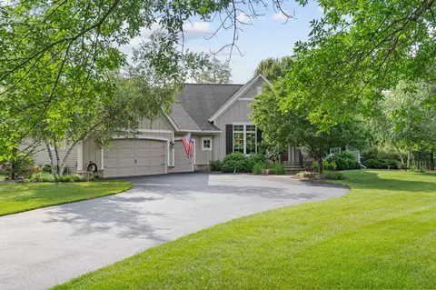 339 Lindsay Rd, Hudson, WI 54016