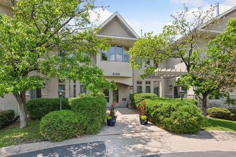 5120 France Ave S #202, Edina, MN 55410