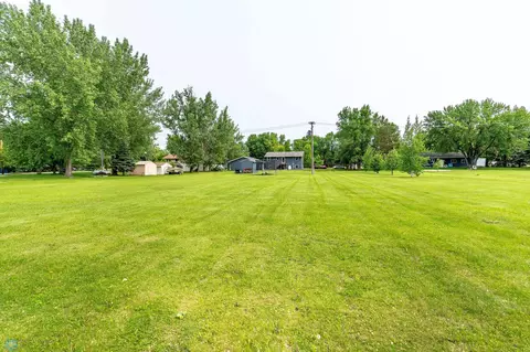 Exterior - 704 9th Ave SE, Barnesville, MN 56514 photo 15 of 18
