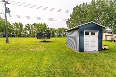 Exterior - 704 9th Ave SE, Barnesville, MN 56514 photo 12 of 18