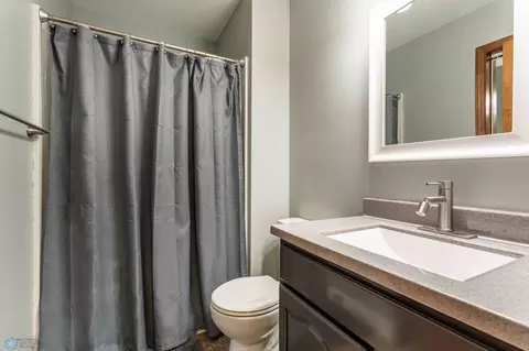 Bath - 704 9th Ave SE, Barnesville, MN 56514 photo 1 of 3