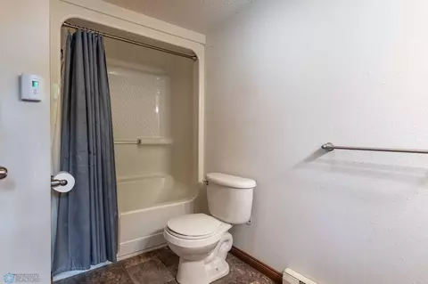 Bath - 704 9th Ave SE, Barnesville, MN 56514 photo 2 of 3